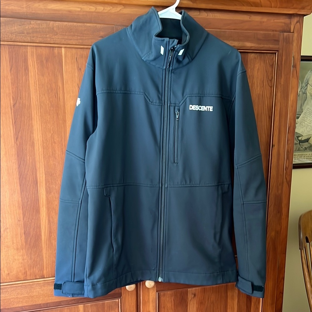 Descente Black Ski Jacket Soft-Shell Performance